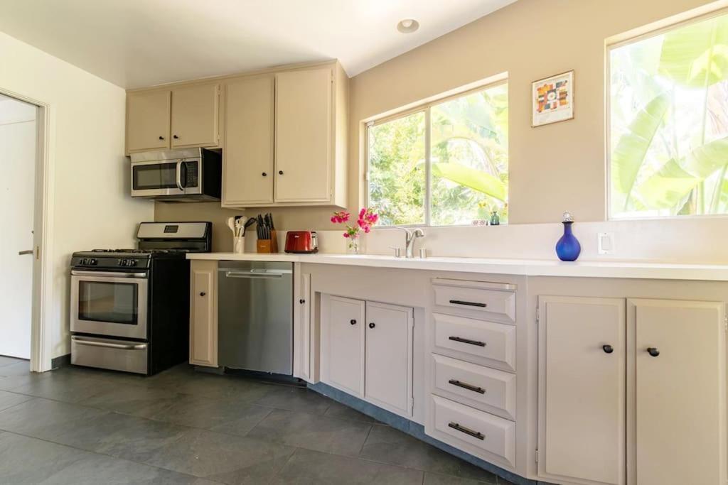 Сasa de vacaciones Stunning Hollywood Midcentury Modern-views-best Location! *
