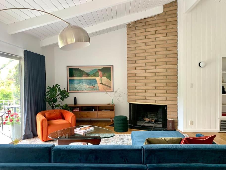 Stunning Hollywood Midcentury Modern-views-best Location! Сasa de vacaciones Los Ángeles